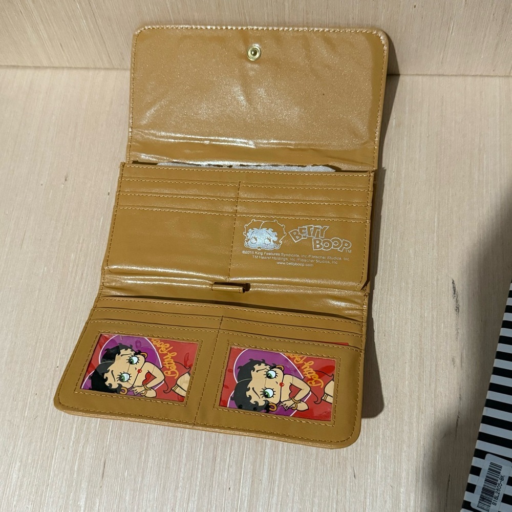 Betty Boop 2015 Rhinstone Studded Brown Wallet Tri-Fold Brand New Never Used!! - Picture 7 of 13